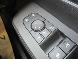 電動格納式ドアミラーですので運転席からミラー調節が可能です♪