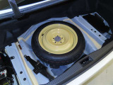 応急用スペアタイヤを装備しております。