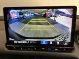 【バックカメラ】運転が苦手な方も車庫入れラクラクです!ギアをリバースに入れれば自動的に切り換わりますので、面倒な操作は不要です♪狭い駐車場もお車を傷つけず安心ですね!