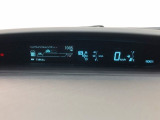 大型メーターで視界も良好な運転席廻りです。運転時の視線移動が少なくて済むので、安全性にも一役かってくれます。