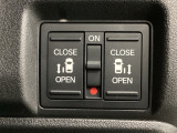 【両側パワースライドドア】両側がパワースライドドアになっており、運転席のスイッチやスマートキーでも開閉が可能です!開口部も広いので乗り降りも楽々♪