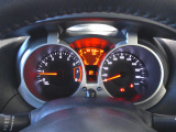 メーターも見易いレイアウトなので安心ドライブをサポートします。