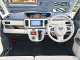 細かな各収納スペースも多くオシャレで実用性の高い車内デザインとなっております!