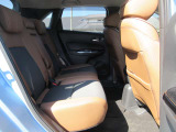 2列目も足元が広々しています。足元が狭い車は乗っていても疲れますよね・・・これだけ広ければ後部座席の方も大満足!皆様で楽しいドライブを!