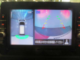 上から見下ろしているような映像で駐車をサポートするアラウンドビューモニターと、安心のバックモニター付き!ナビの画面にカメラ映像がしっかり表示されるので、駐車が苦手な方でも安心して車庫入れができますよ♪