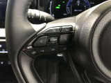 ステアリングスイッチ付き。前方から目を離すことなく操作することが可能です。