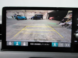バックカメラの画像です。ガイドラインがスムースな車庫入れをサポートいたします。車庫入れの安心感がアップしますね。