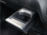 ◆ドリンクホルダー◆手の届きやすい場所にドリンクホルダーがあり、とても便利です。