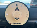 『運転』に対するBMWのこだわりはメーターパネルにも表れております。視野性の良いメーターパネルは疲労感の軽減と、運転の楽しさをもたらしてくれます。