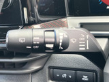 雨天時でも視界を確保し、安全な運転をサポートします。操作しやすい位置に配置され、直感的に操作できます。