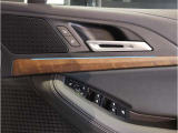 BMWの少し硬めの足回りは車の縦揺れを素早く整えるため、同乗者の方への車酔いにも効果が御座います。