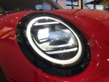 モデルが変わっても一目でMINIと分かるアイコンはそのままに、その時代に合わせた最新の技術、安全装備を搭載させております。