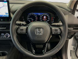 運転にかかわる様々な操作を安全に行えるように視点移動が少なく操作性に配慮されたスイッチ類が凝縮されたコクピットです。