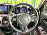 【純正革巻きステアリング】上質な革を使用することで、手にしっかり馴染みとても運転しやすいハンドルです♪