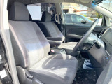 運転席シート廻りは使用感も少なく、良好な状態となっています。前オーナー様が丁寧に使っていたことがよくわかりますね。