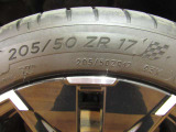 ★このクルマのタイヤサイズです。205/50R17