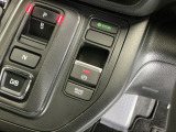 パーキングブレーキはスマートな電子制御式と合わせて渋滞時等にブレーキペダルから足を離しても停車状態を保持してくれるオートブレーキホールド機能で運転が楽になります。スタートはアクセルペダルを踏むだけ