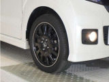 ◆純正ホイール装着車◆シンプルなデザインのホイールキャップ付きです。