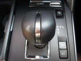 新開発のトルコンレス8ATが生み出すダイレクトな走りと洗練されたパワートレインが魅力。Mi-Drive(ドライブモードセレクター)を備え、状況に応じた力強く上質な人馬一体の走りを堪能できます。