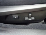 電動パワーシートで細かい調整が可能