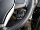 オートクルーズは、高速道路でアクセルを踏まなくても設定した速度(40〜100Km)で走れるので、アクセルを踏む足に負担が掛かりません!特に、ロングドライブの時に大活躍しそうですね♪ヽ(◎&acute;&forall;`)ノ