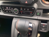 電子パーキングブレーキ搭載でオートブレーキホールドも装備(^^)/信号待ちなどで重宝しますよ〜(*^_^*)