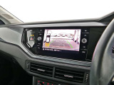 バックモニター搭載で車庫入れ安心!バック中の死角部分がモニターに映し出されるので安全性アップ!前後パークセンサーとバックカメラで車庫入れも安心です。
