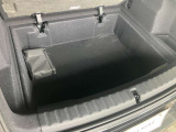 トランクフロア下にも充実の収納スペース!