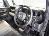 ◆視界広々で非常に運転しやすくロングドライブでも疲れを感じさせないすっきりとまとまったインパネ周りです。