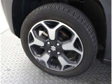 かっこいいホイールですね。 車のイメージを大きく左右するホイール部分はコダワリを持ちたいですね。