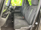 運転席からの視界は良好。操作しやすい配置で、安全かつ快適なドライビングをサポートします。日常の足として最適です。