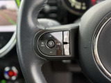 前方の車両を検知し、設定速度内で自動で加減速。渋滞や高速道路での運転負担を軽減し、安全かつ快適に車間距離を維持できます。