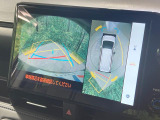 【パノラミックビューモニター】専用のカメラにより、上から見下ろしたような視点で360度クルマの周囲を確認することができます☆死角部分も確認しやすく、狭い場所での切り返しや駐車もスムーズに行えます。