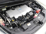 2ZR-FXE型 1.8L 直4 DOHCエンジンと1NM型 交流同期電動機のハイブリッドシステム搭載、FF駆動です。