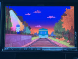 アニメーション映像を表示できるテレビ画面を備えています。停車中の休憩時間などに映像を楽しめるので、乗車中の待ち時間を過ごす際にも活用できます。