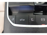 ドライバーに向かってレイアウトされた機能的なセンターコンソールやコントロール類がもたらす高い操作性。常に、運転に集中できるレイアウトです。