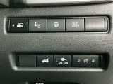 運転席スイッチ部 人気装備のオートバックドア付きで、とっても便利です!!