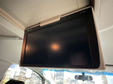 【フリップダウンモニター】付き☆後部座席に座りながら大画面でTVやDVDをお楽しみいただけます♪