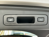 【電動リアゲート】トランクスイッチや純正リモコンなどボタン一つで簡単スムーズに開閉できます♪
