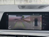 リアビューカメラ、トップビュー+サイドビューカメラ名前の通り車体後方を映し出すカメラと、車両周辺を真上から見た画像を合成して表示するカメラです。もちろんサイドビューカメラも付属します。