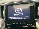 【ナビ機能付き9型ディスプレイオーディオ】ナビ機能搭載の他、お持ちのスマートフォンと連携して、ナビやbluetoothでの音楽再生が可能です♪デザインはもちろん操作性も良好!