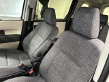 素材の確かさと心地いいフィット感が座った瞬間に伝わってくるシート。運転席も助手席もリラックスしてゆったり座れます。