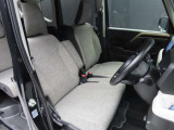 運転席のドアを開け、乗り込む際のイメージです。