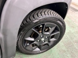 白赤黒の3色がマッチした1台ですね♪