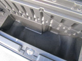 フロアボード下にも大型もサブトランクが。かさばる小物から背の高い荷物まで収納できます。