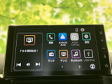 画面にはテレビやラジオに加え、電話、Android Auto、Apple CarPlay、Bluetoothなどの項目が表示されています。