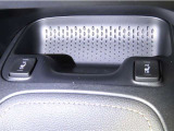 運転席と助手席にシートヒーターを装備しております。