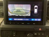 バックでの車庫入れも安心です!リアカメラが付いているバックモニター付のナビを装備しております。バンパーについているソナーや、操作線もついており距離感も画面から確認できます。