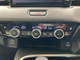 【 オートエアコン 】車内温度を感知して自動で温度調整をしてくれるのでいつでも快適な車内空間を創り上げます。