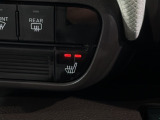 運転席側にはシートヒーターが付いています!寒い日に便利な装備ですね。